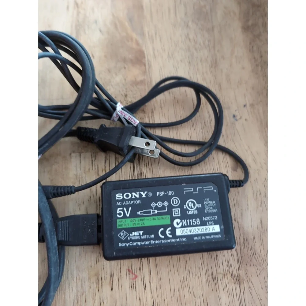 SONY  AC Adapter  PSP-100  5V‎  2A